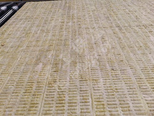 巖棉保溫板有哪些特點(diǎn)，抗壓能力如何？