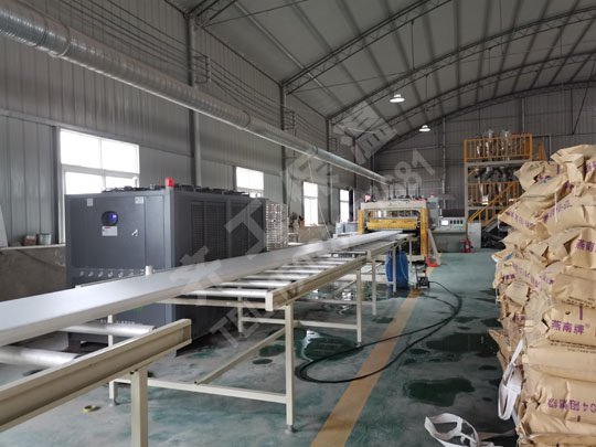 泡沫板在生產(chǎn)時(shí)應(yīng)注意的三個(gè)事項(xiàng)