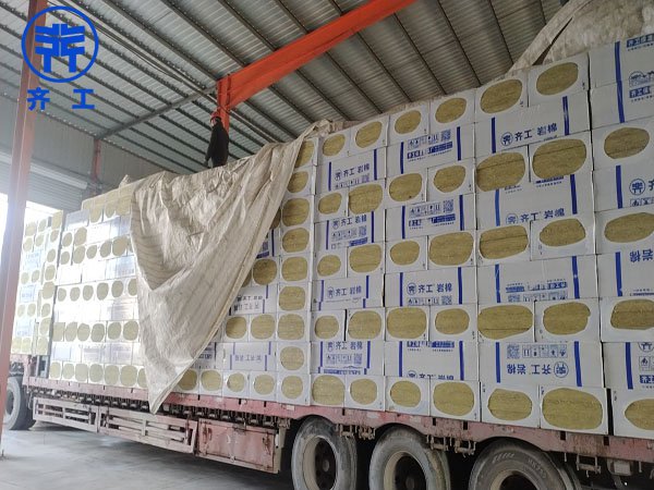 齊工巖棉板發車現場